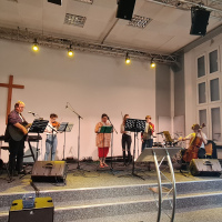 Unsere Gottesdienste, immer lebendig, Jesuszentriert und mit Liebe gestaltet.