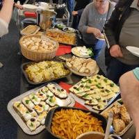 Essen tun wir gerne! Besonders um Mitbringbuffet das jeden 1. Samstag im Monat stattfindet
