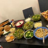 Essen tun wir gerne! Besonders um Mitbringbuffet das jeden 1. Samstag im Monat stattfindet